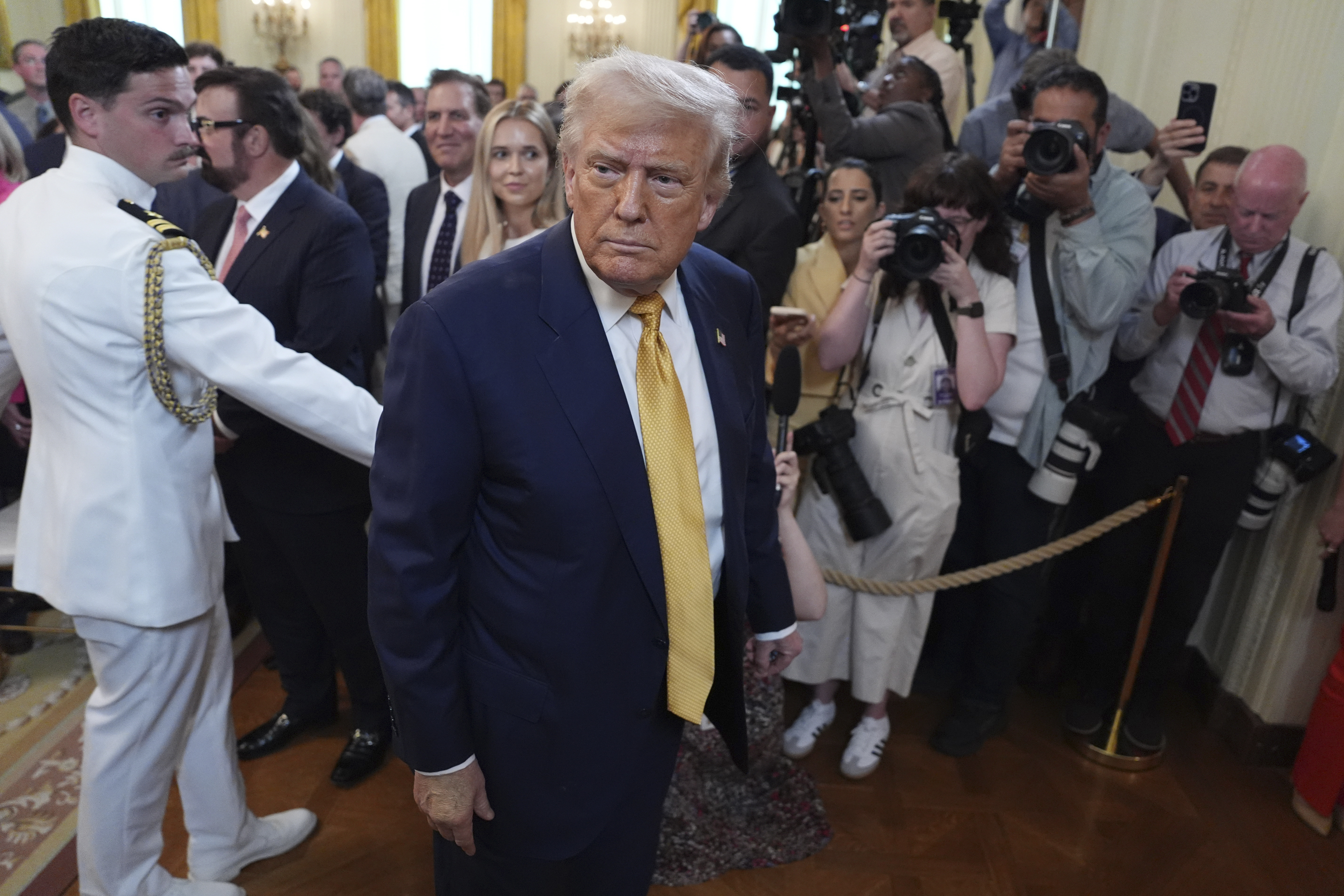 特朗普被诊断出患有慢性静脉功能不全，白宫说