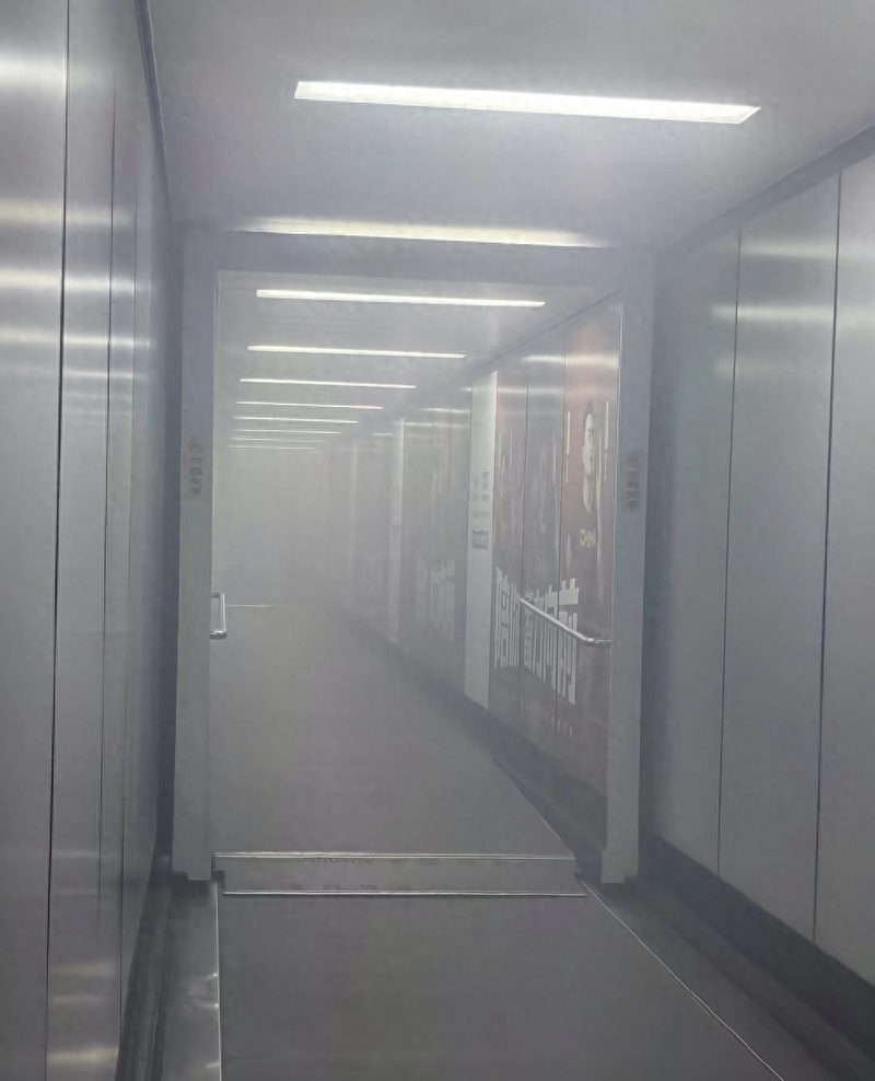 上海虹桥机场廊桥内起火 现场乘客称“感觉要窒息”(图)