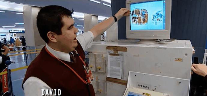 华人夫妻入境澳洲被拦 撒谎被拆穿:我老公脑子有病(图)