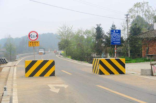 这么荒诞?!云南高速出口拦路抢钱的事都出现了?(组图)