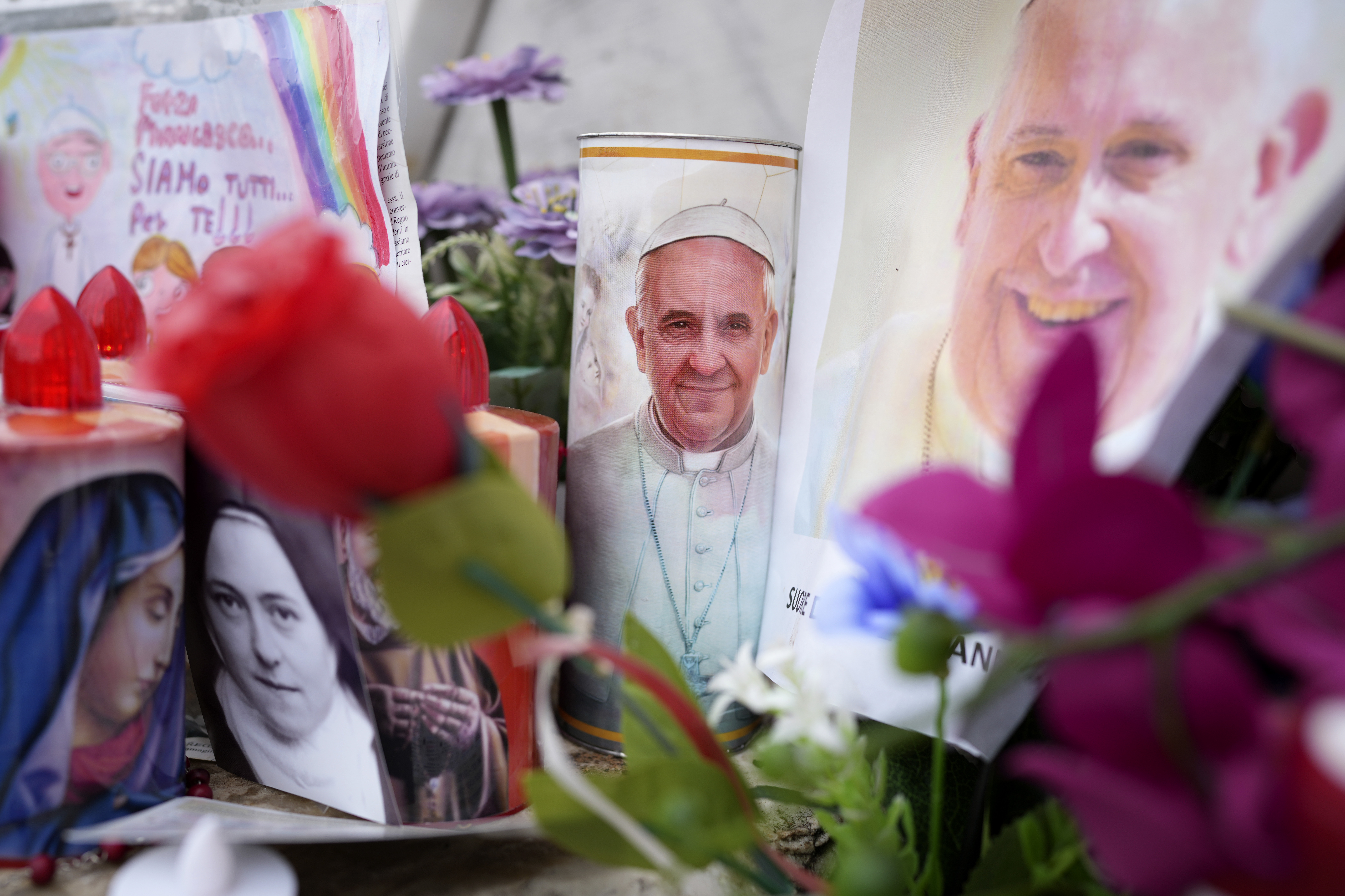 教皇方济各会看到略有改进，恢复了一些工作活动