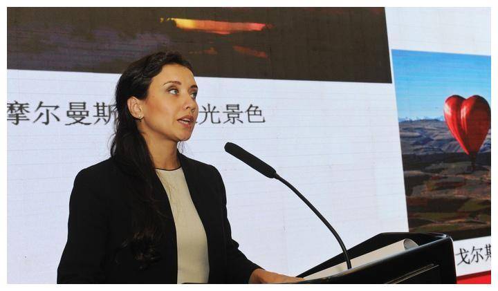 曾祖父是刘少奇！央视美女主持人 中俄混血