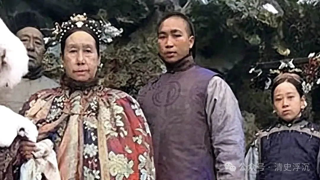 1902年，慈禧被偷拍第一张照片，从此爱上拍照