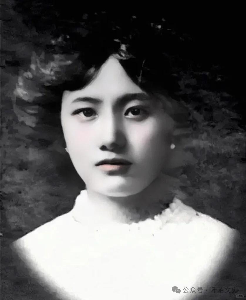 杜月笙吃饭排队2小时 火冒三丈   女老板让他…