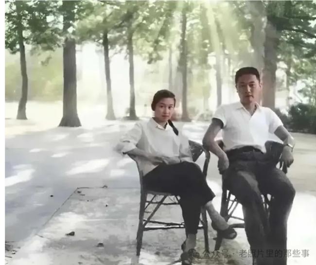 老照片：陈毅之子陈小鲁与粟裕之女粟惠宁结婚