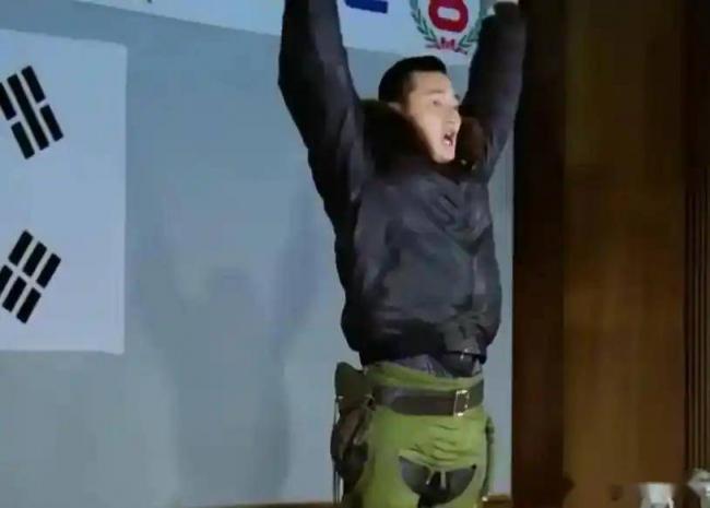 朝鲜头号飞行员叛逃 7名家人被押赴机场跑道击毙