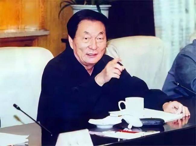1988年上海天价出租车事件，朱镕基怒斥绑架
