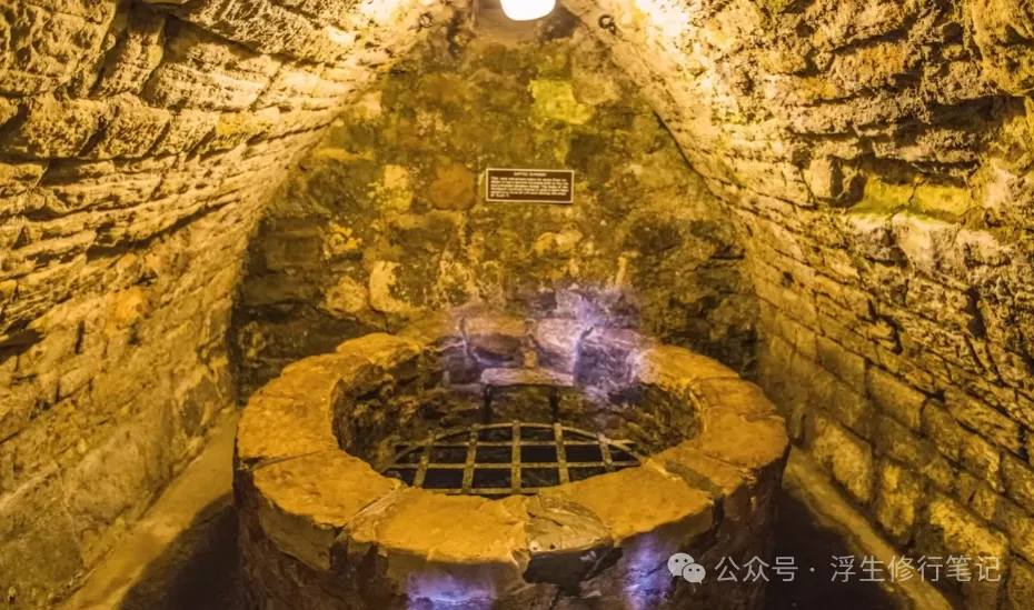 活埋在深渊之中：中世纪“遗忘井”的终极恐惧