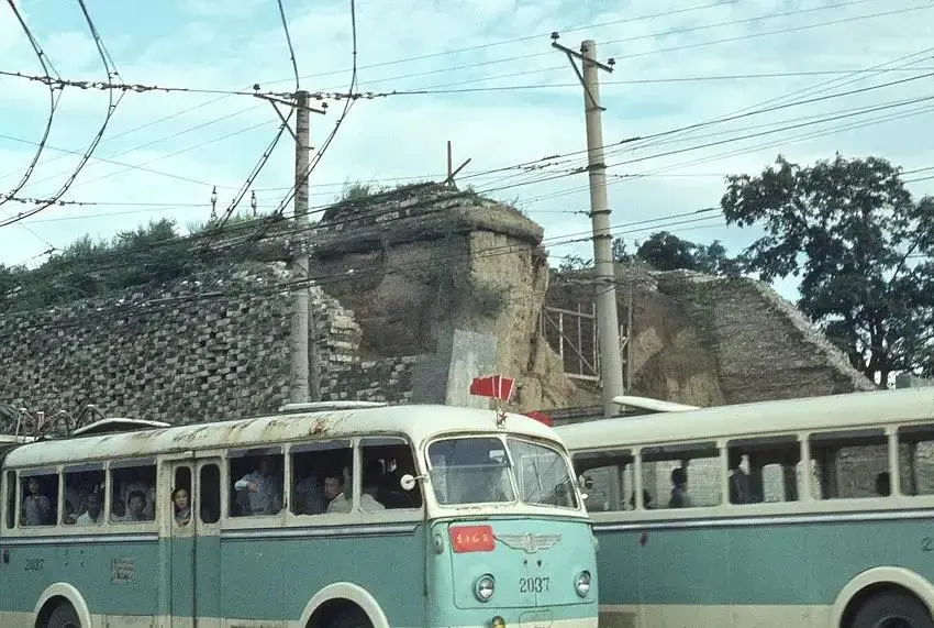 珍贵瞬间：法国姑娘拍摄1966年的北京