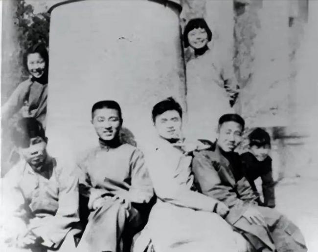 朱自清长子被执行死刑33年后，换来四个字