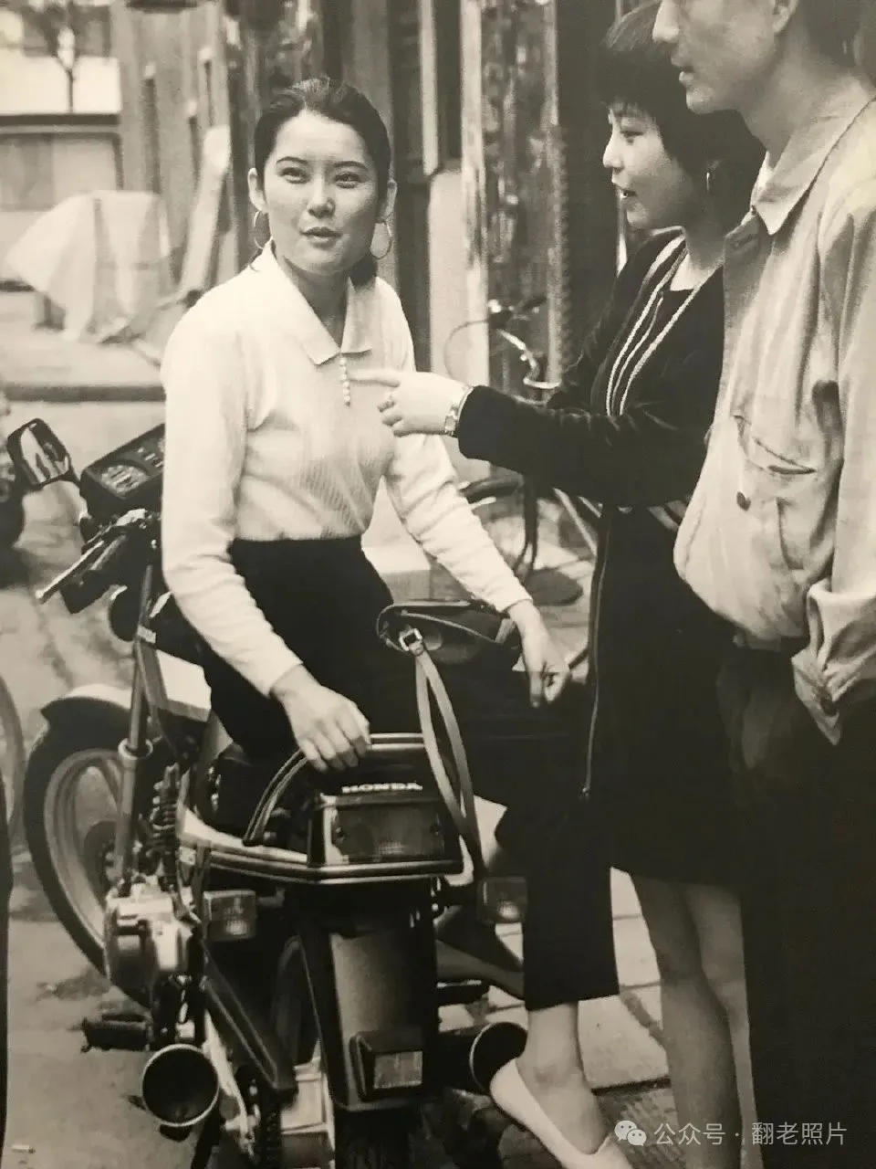 1993年，一个日本人拍下了上海人的生活