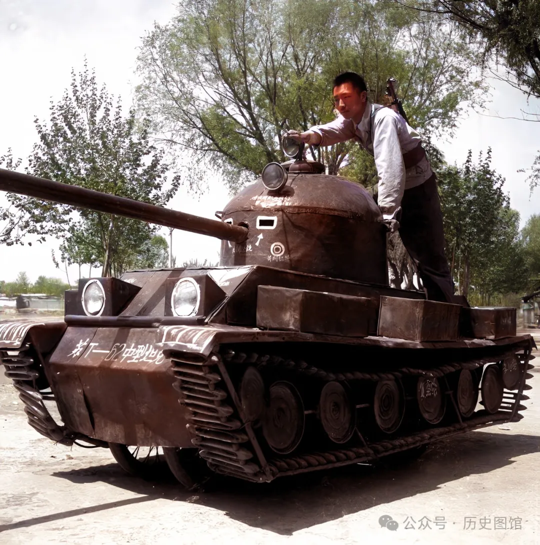 实拍火红的70年代：女知青下地干活劲头足，工农兵上大学听课认真