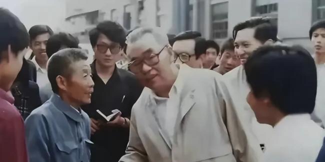 90年省长微服私访，挨了一个大逼斗