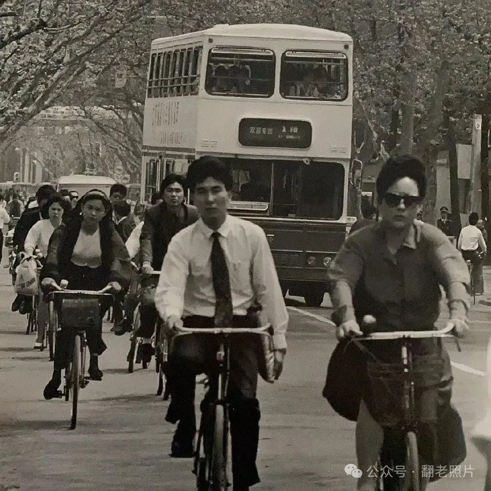 1993年，一个日本人拍下了上海人的生活