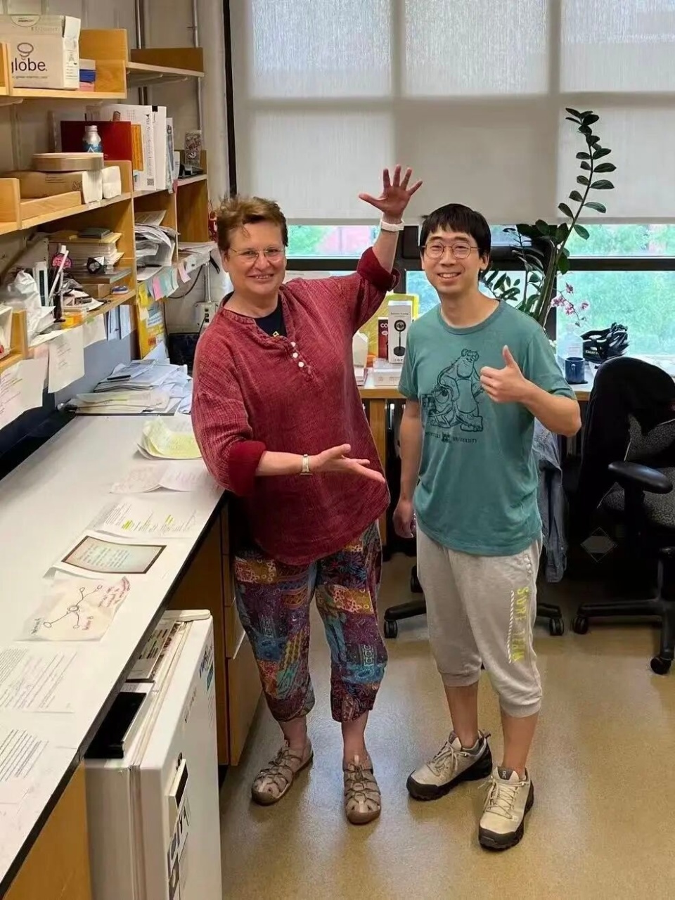 在哈佛花9年做博士后 毅然选择回国任教