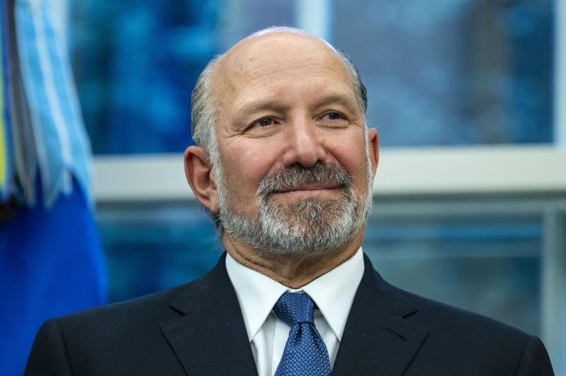 WSJ：他是H-1B签证“乱象”的始作俑者