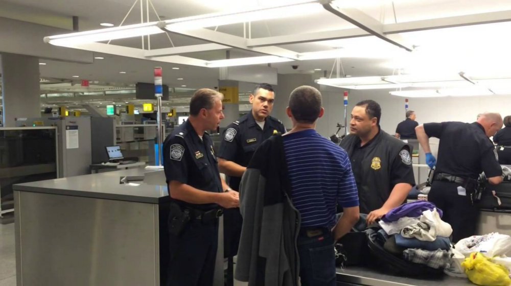 来美过海关进小黑屋被找茬如何应对？中领馆支招过海关秘籍