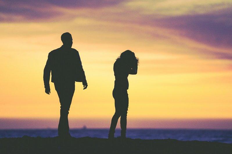 华女大学生与男友吵架  对方一句话面临遣返