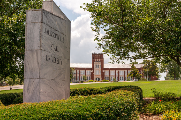 位于亚拉巴马州东北部的Jacksonville State University新增了“直接录取”机制，这是去年启动的一项全州倡议的一部分。