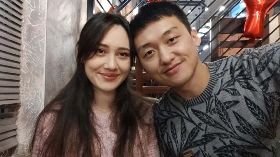 陪洋媳妇国外读书被困 3次“闯关”回国