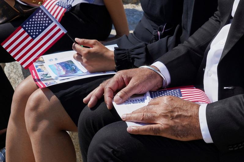 美国华人掀起入籍潮