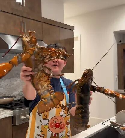 家里破产，睡地板的她靠做饭在美国“翻身”（配图2）