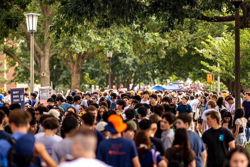 川普政府多项措施，影响包括伊州香槟大学(UIUC)等高等教育机构的国际生就学。 (...