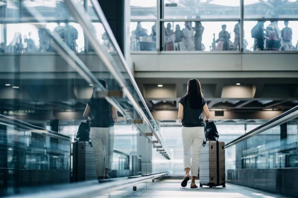 为了留下来，她用十年准备了一场“假”婚礼