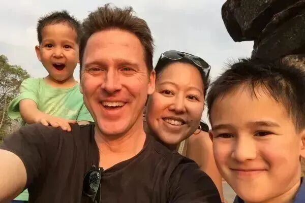斯坦福毕业的华裔妈妈 把儿子送进中国学校