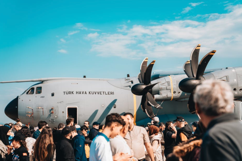 中国“穷鬼”留学生，正在涌入英国