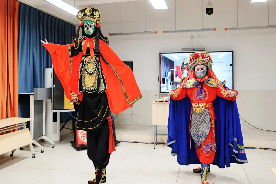 顺义妈妈正卖掉铂金包，全力保证孩子留学不断供