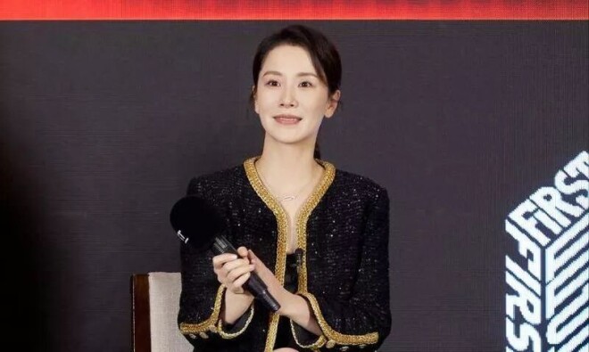 46岁殷桃路人照判若两人 昔日女神变大妈（配图16）