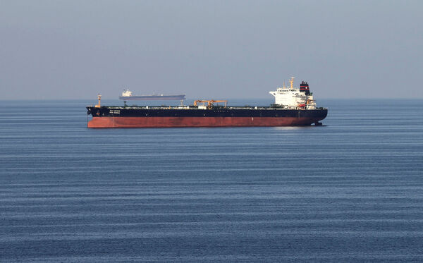 ▲▼一辆油轮行经荷莫兹海峡（Strait of Hormuz）。 （图/路透）