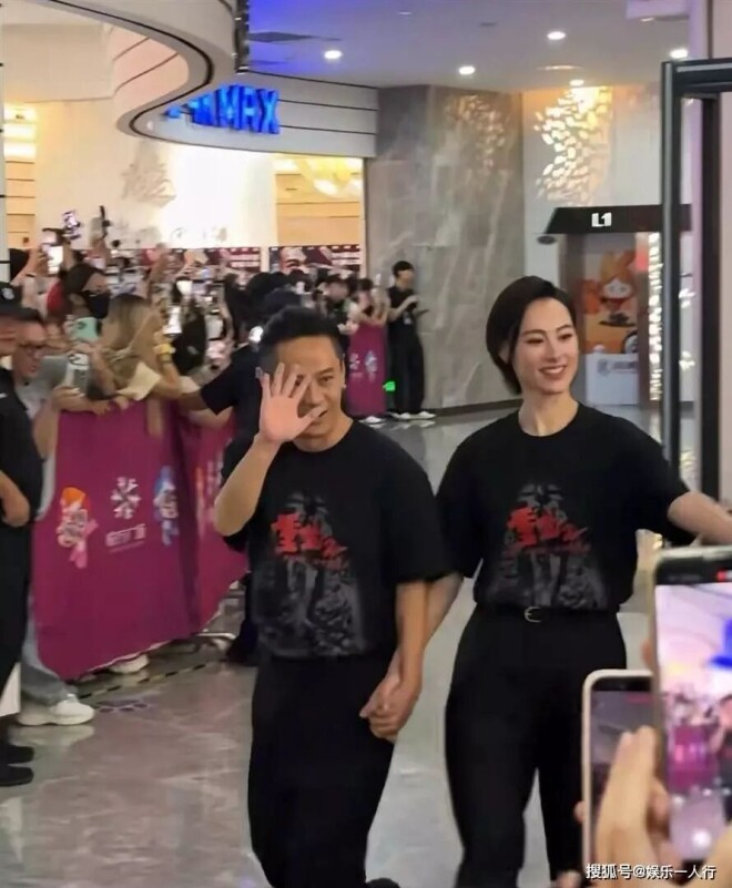 梁洛施牵手男友马浴柯亮相活动 十指紧扣秀恩爱（配图2）