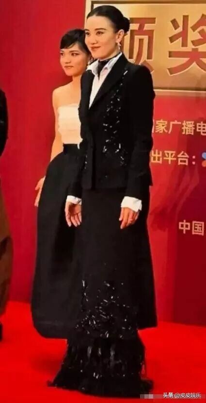 飞天奖红毯：马伊琍穿成地摊货 倪萍像地主婆（配图15）