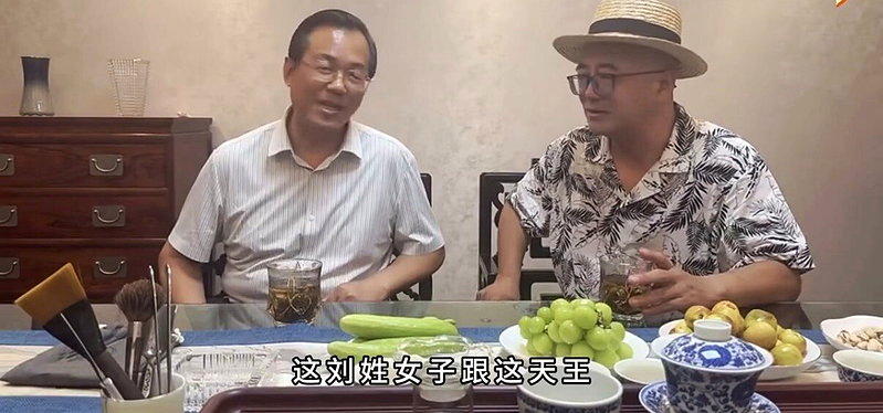 卓伟（左）爆料天王有私生子。 (摘自微博)