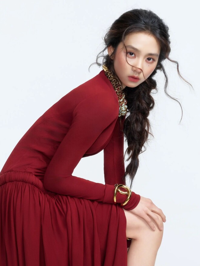 黄磊女儿黄多多正式入圈 从清纯少女到轻熟美（配图2）