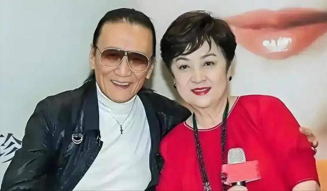 谢贤死因曝光，港媒曝火葬内幕，难怪她哭红眼
