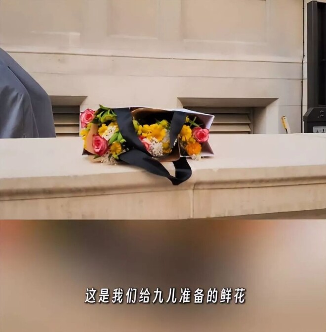 胡军一家四口现身英国 女儿长得像妈妈（配图10）