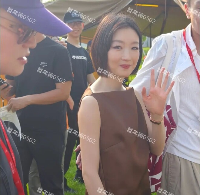 周冬雨的脸怎么这样了？ 眼角耷拉苹果肌变高（配图6）
