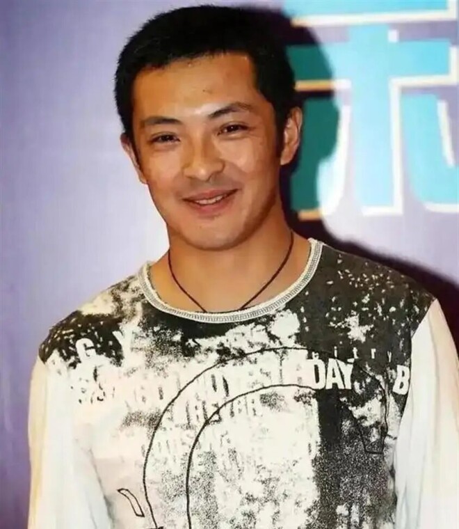 与曾黎分手4年后娶饶敏莉 50岁的富大龙现状如何（配图10）