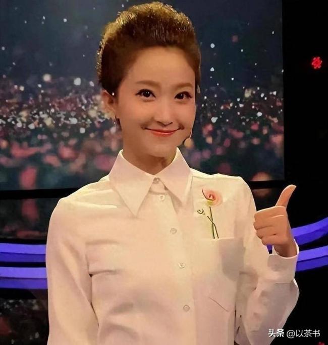 她比董卿知性、比周涛漂亮、39岁未婚育