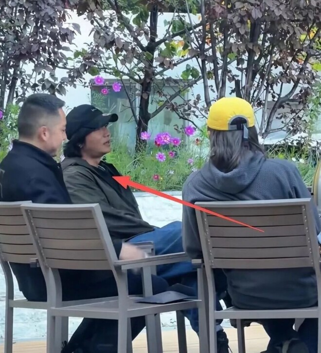 陈坤拉萨偶遇 50岁齐肩发瘪嘴姨味足（配图3）