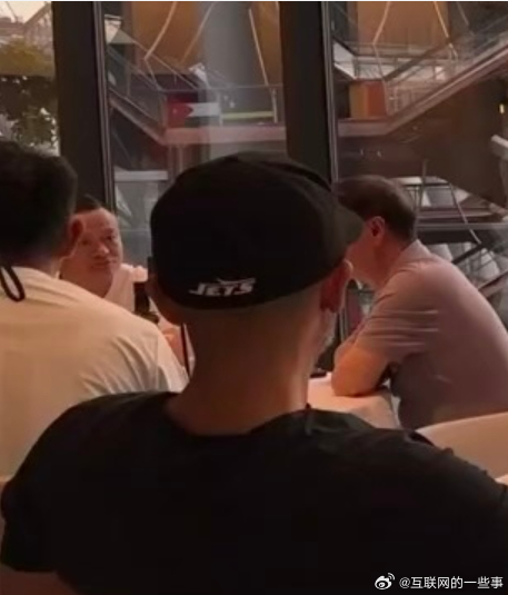 马云等中国科技大老 现身世界杯决赛看台