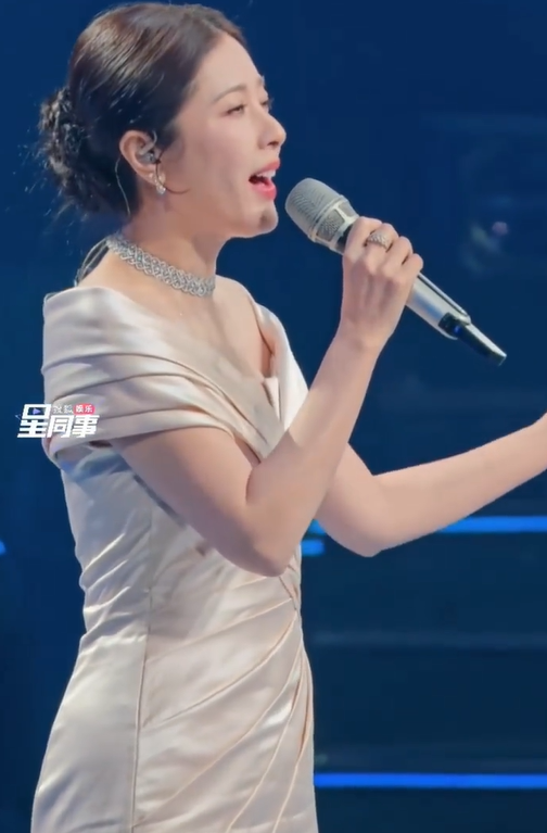 大湾区晚会：李宇春身材真好，刘涛好惊艳