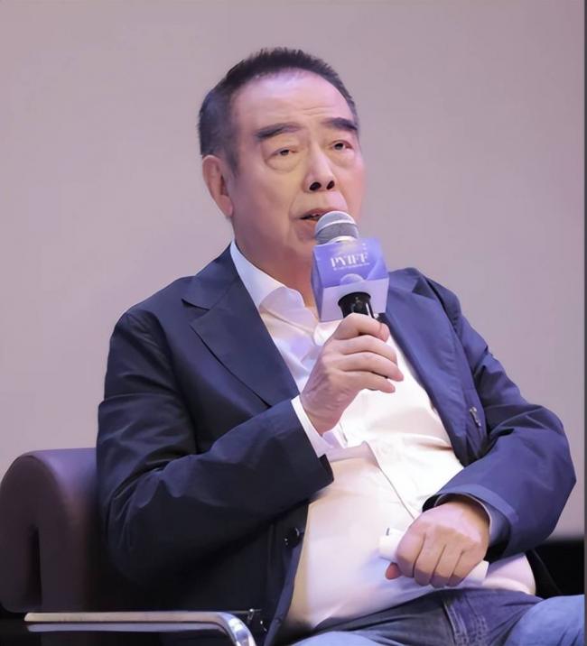 谢贤刚去世没几天，陈凯歌走路摇晃身体也出问题