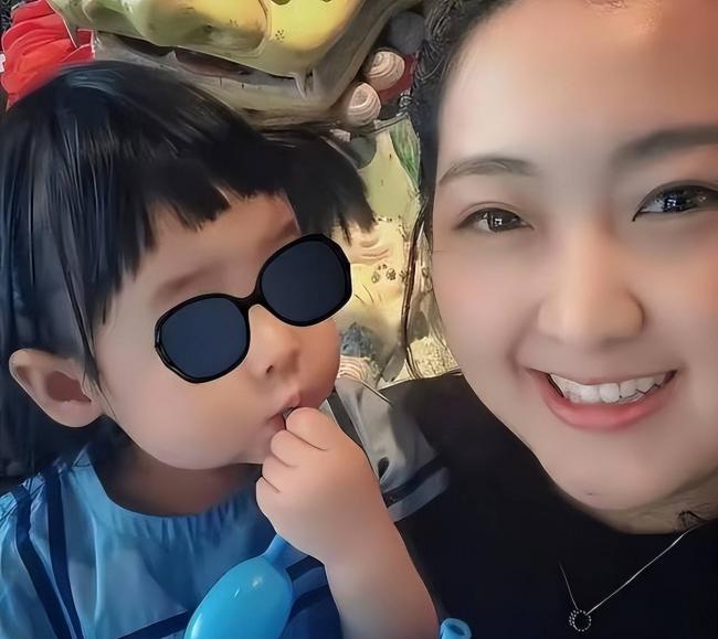 他是红楼第一美男，今62岁享受天伦，住豪宅