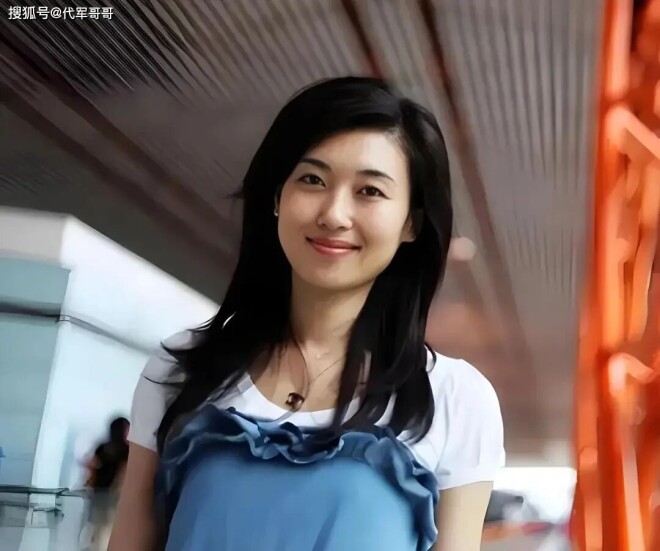 48岁央视主持人李红近况曝光 婚恋成谜让人唏嘘（配图3）