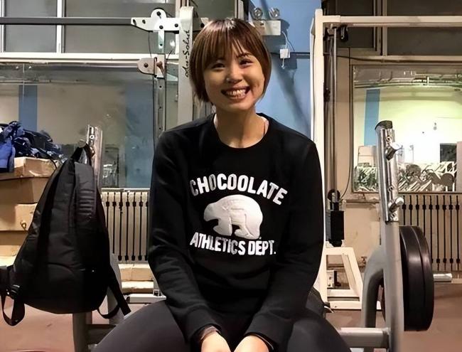 中国女排队长嫁高富帅生俩儿子，如今身居高位