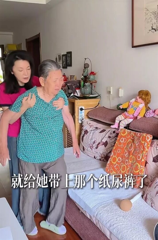 她比刘晓庆还美58岁依旧单身 如今带着母亲生活（配图15）
